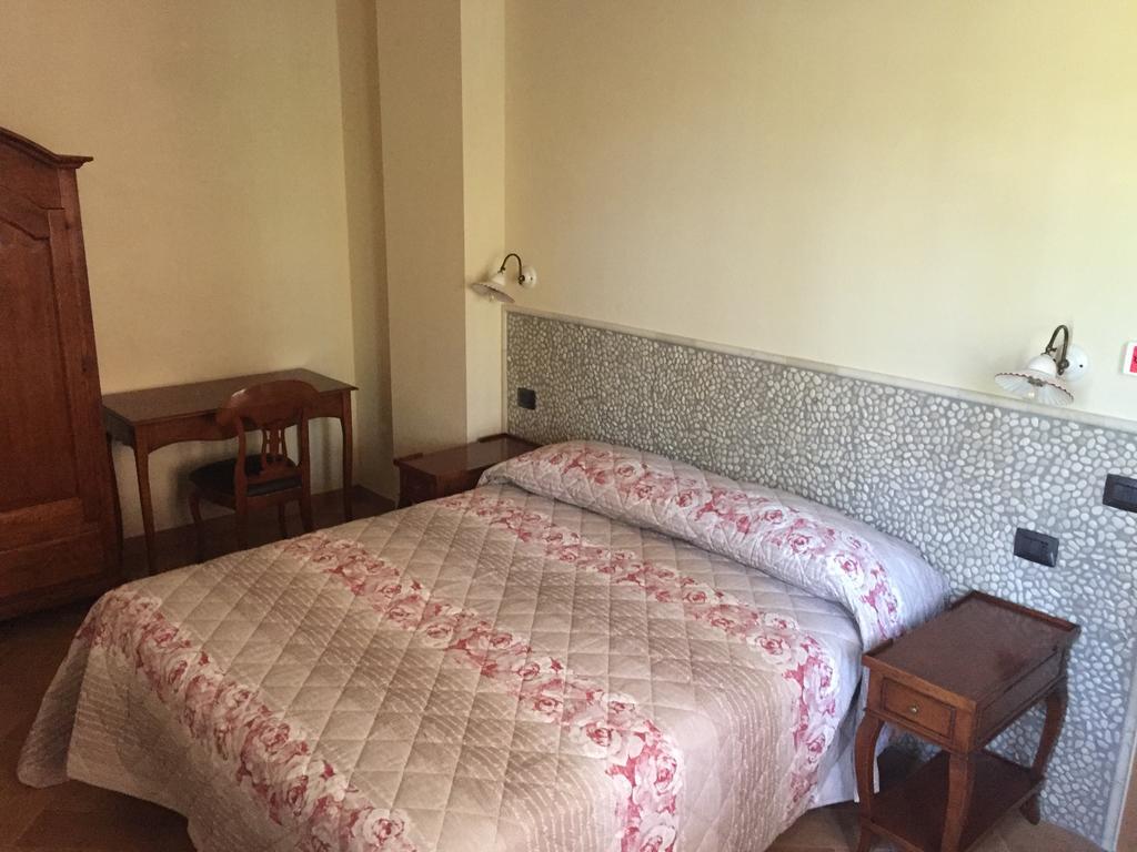 托西纳法院农家乐 蒙赞巴诺 外观 照片